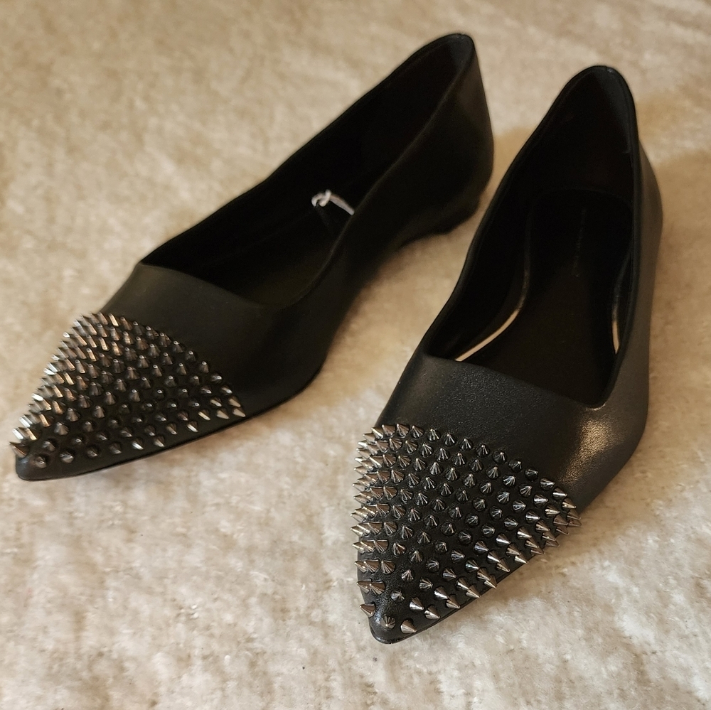 🌟BRAND NEW⭐️ Design concept studio studded pointed toe flat color black size 9